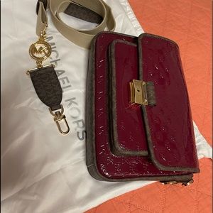 I’m selling all of these bags if who wants to buy and it’s still new.